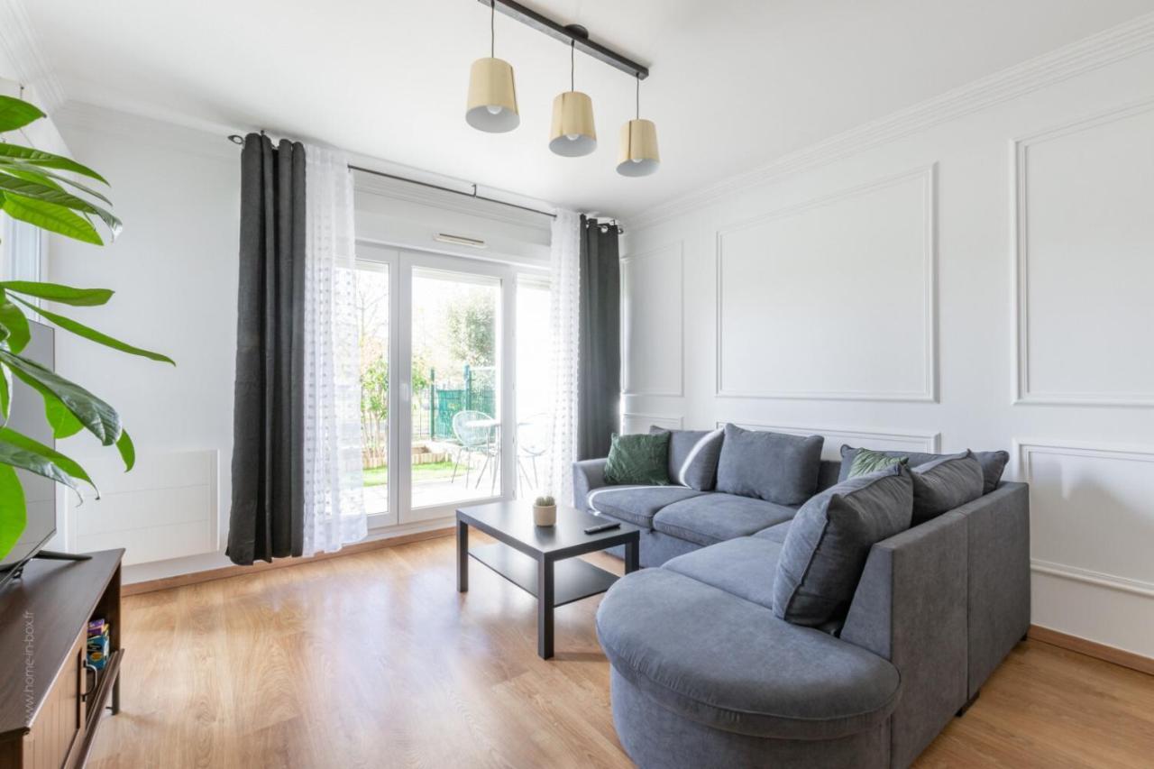 La Parisienne By Plaza Apartment Montevrain Luaran gambar