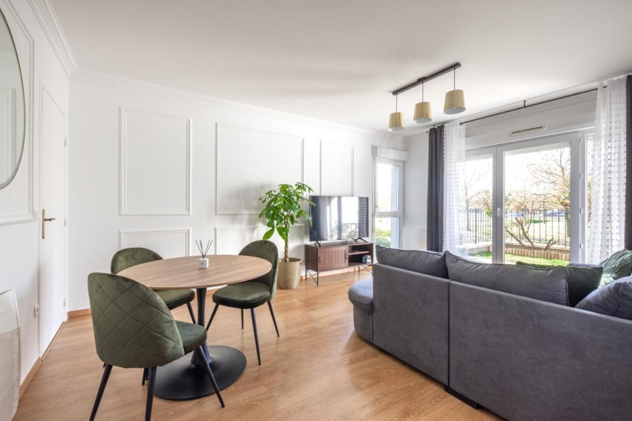 La Parisienne By Plaza Apartment Montevrain Luaran gambar