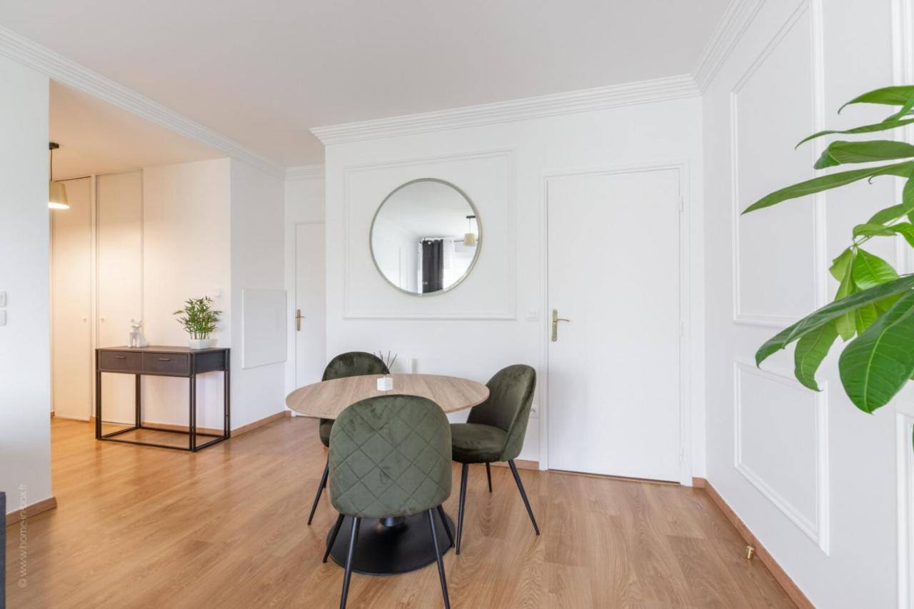 La Parisienne By Plaza Apartment Montevrain Luaran gambar