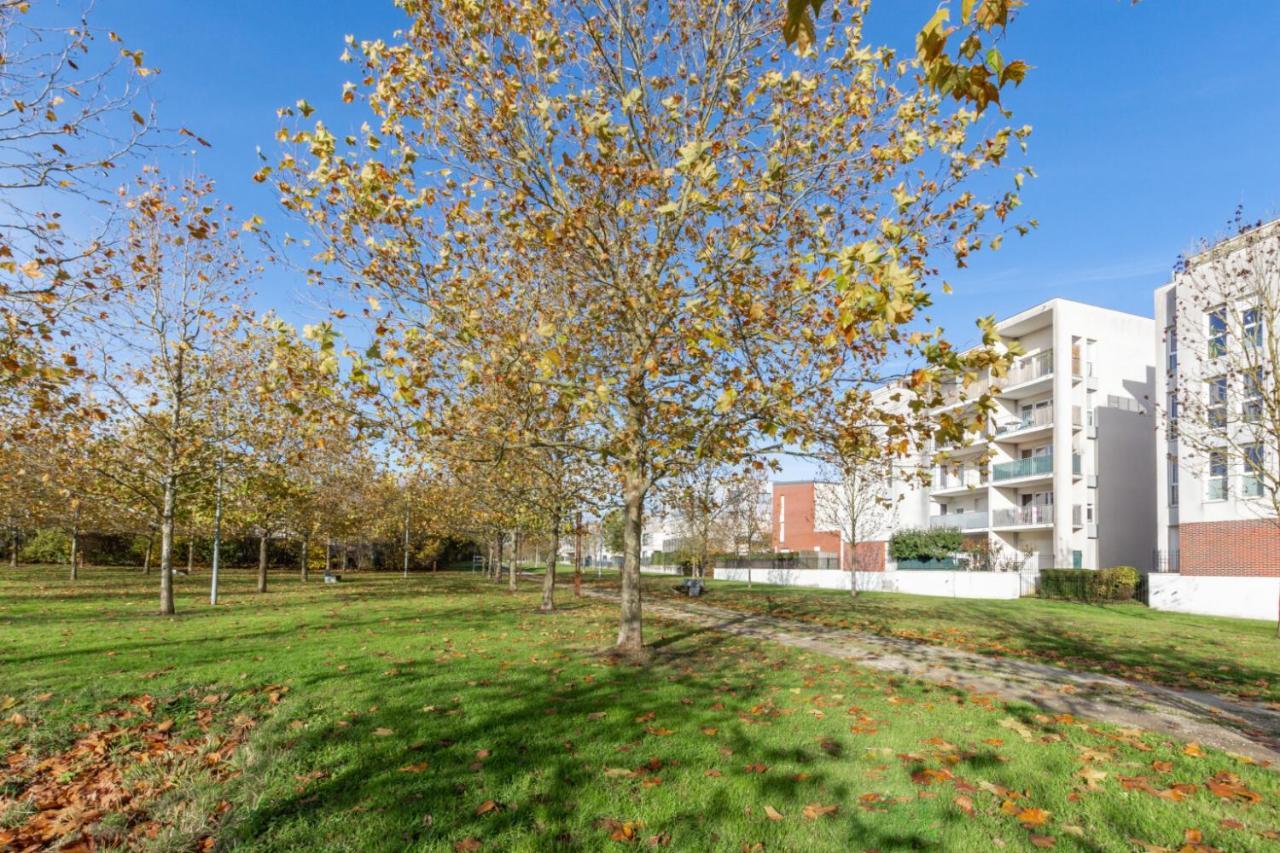 La Parisienne By Plaza Apartment Montevrain Luaran gambar