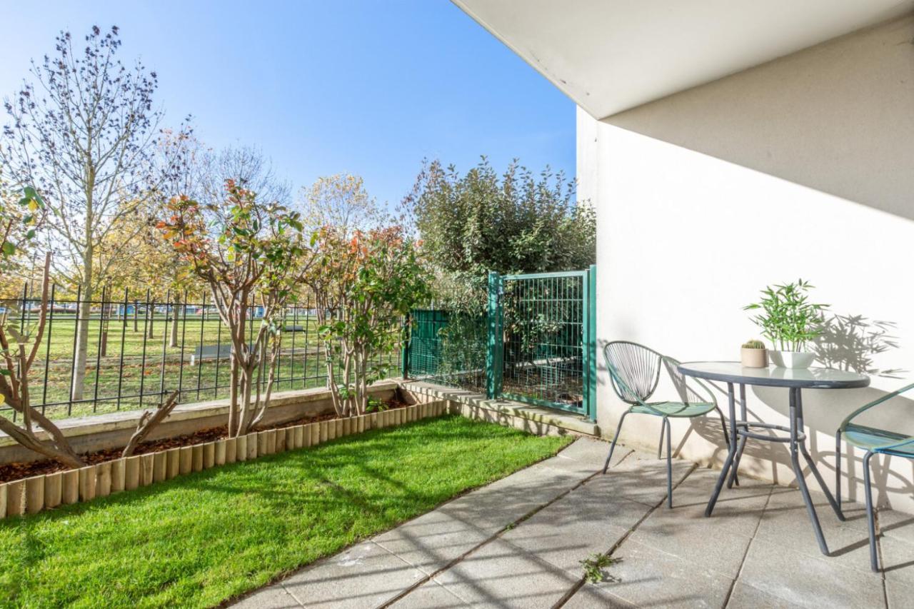 La Parisienne By Plaza Apartment Montevrain Luaran gambar